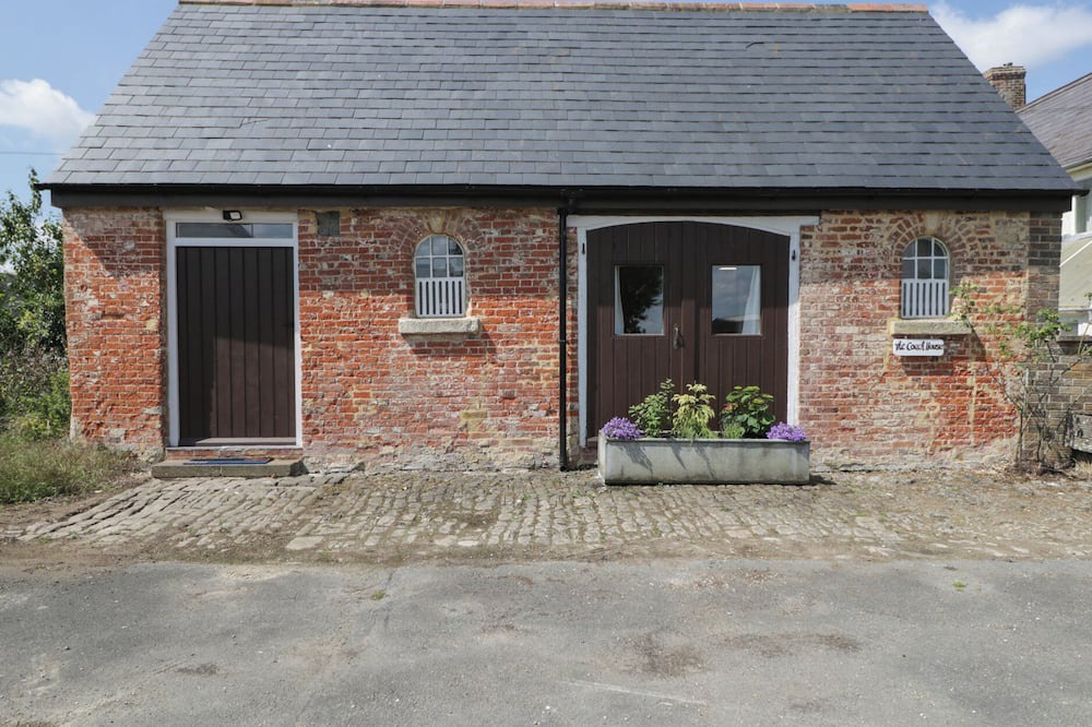 Broad Hinton House | COACH HOUSE, character holiday cottage in Royal Wootton Bassett