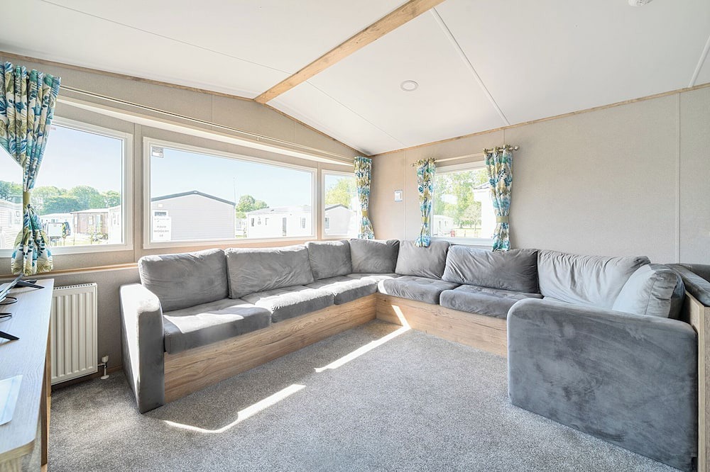 Great Houghton Cottage | BROOKSIDE BLISS - BILLING AQUADROME in Billing Aquadrome Holiday Park