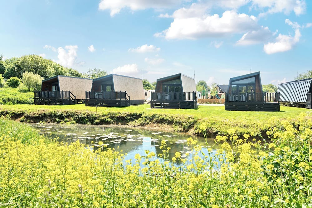 Great Billing Cottage | CELESTIAL SKYLIGHT - BILLING AQUADROME in Billing Aquadrome Holiday Park
