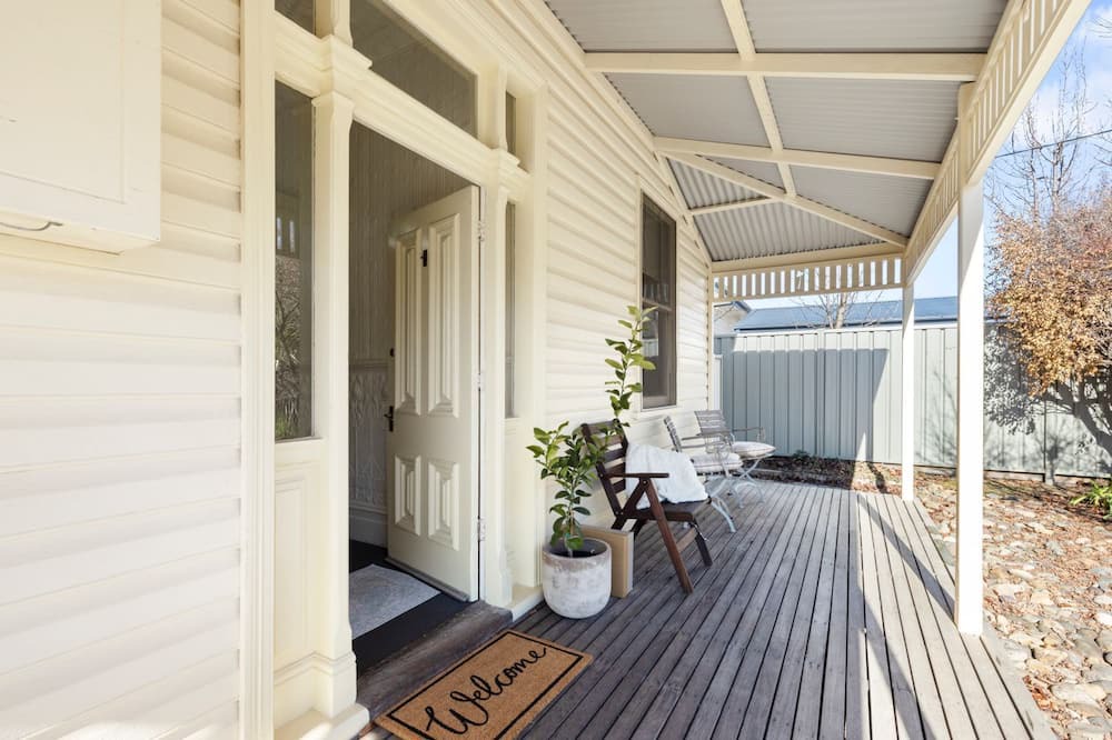 Mansfield House | The Parade - Mansfield - Sleeps 8