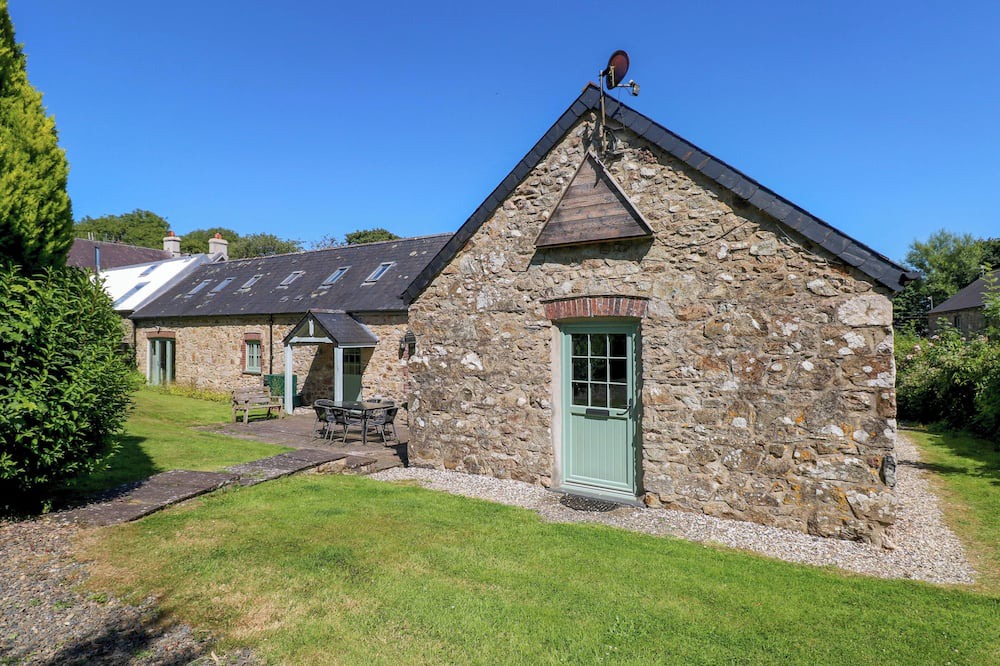 Hayscastle Cross Cottage | CARREG LAS, pet friendly, country holiday cottage in Wolfscastle