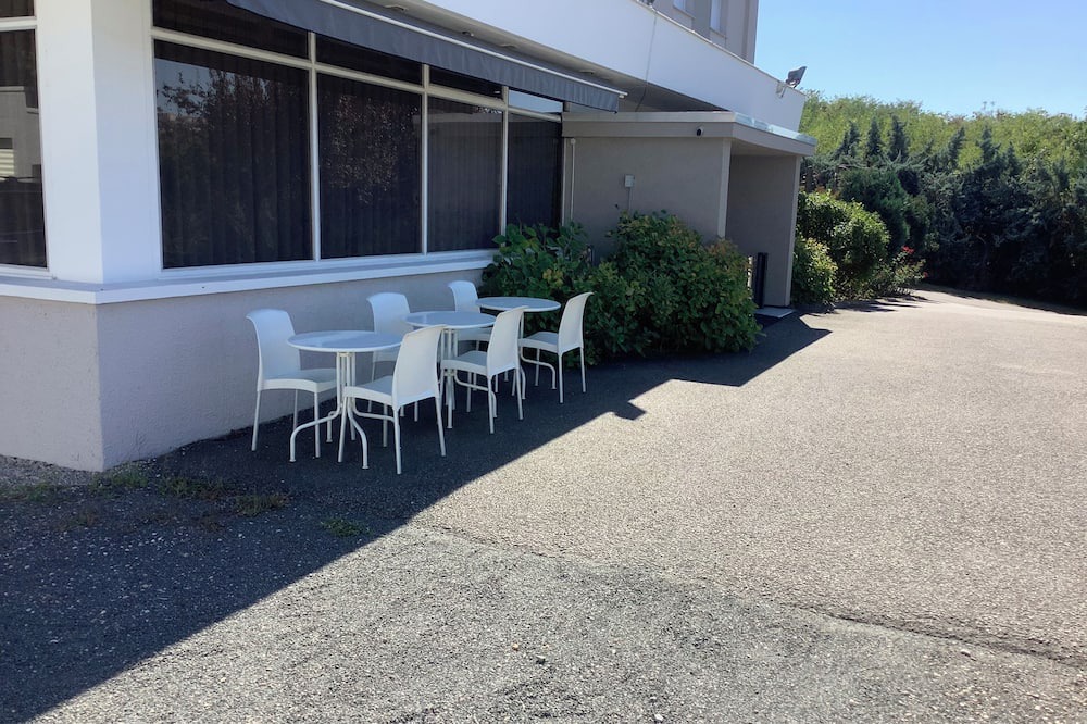 Saint-Paul en Jarez House | 3-star hotel in a quiet setting. All rooms are air-conditioned.