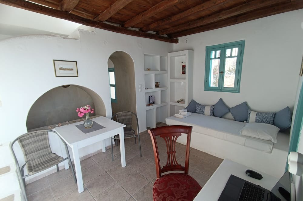 Chora Folegandros House | "Amygdalia" Chora view house