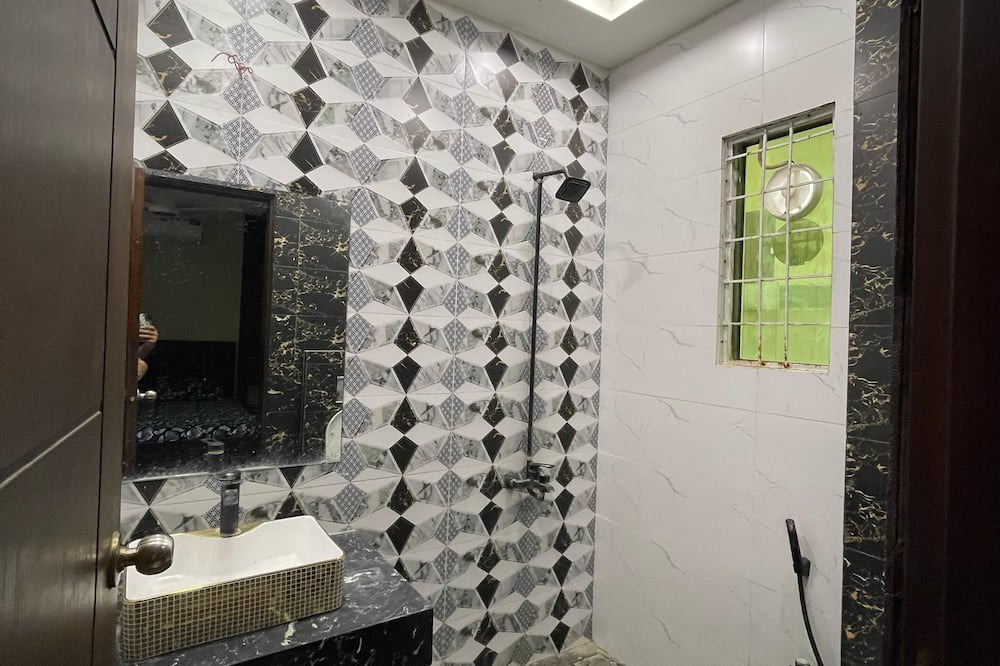 Karachi Villa | Comfortable Villa with AC and WiFi in pleasant Bahria Town Karachi