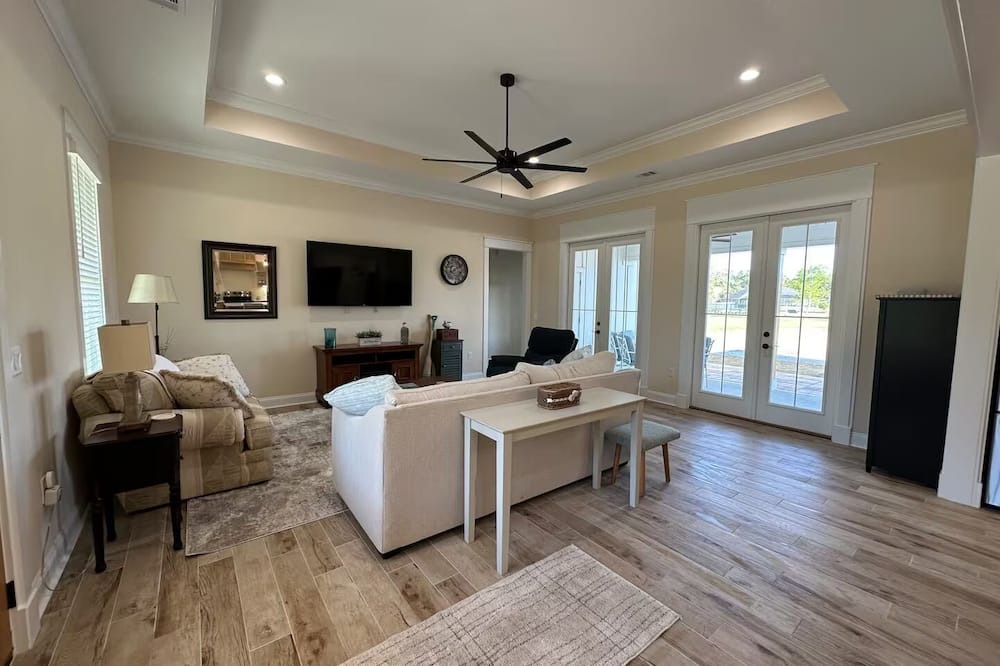 Kingsland House | Tranquil 3-bed house in Kingsland. Centrally located for adventures & relaxing,