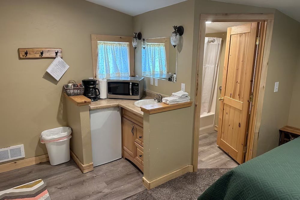 Irwin Cabin | Palisades Cabin #1