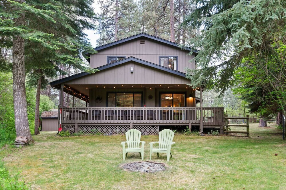 Camp Sherman House | Riverfront Camp Sherman Getaway