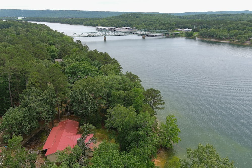 Greers Ferry House | Rock Ledge at the Narrows