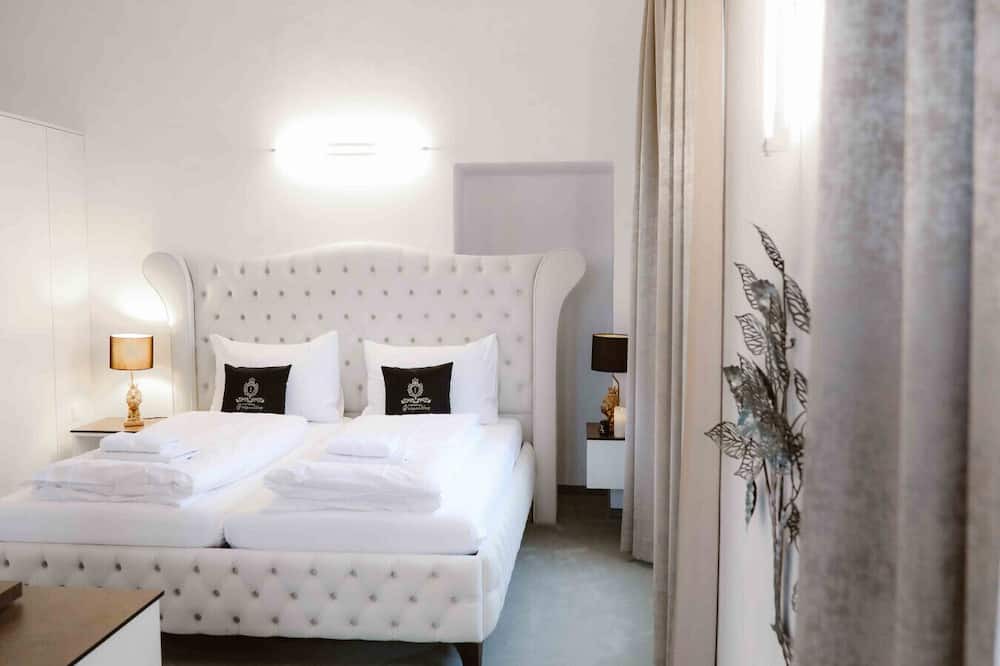 Aurolzmunster Apartment | Versailles Royal Suite 4 Guests|Breakfast Included