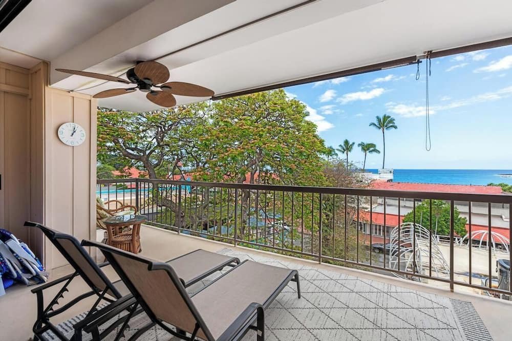 Historic Kailua Village Condo | Kona Plaza 301, Ocean Views and Renovated