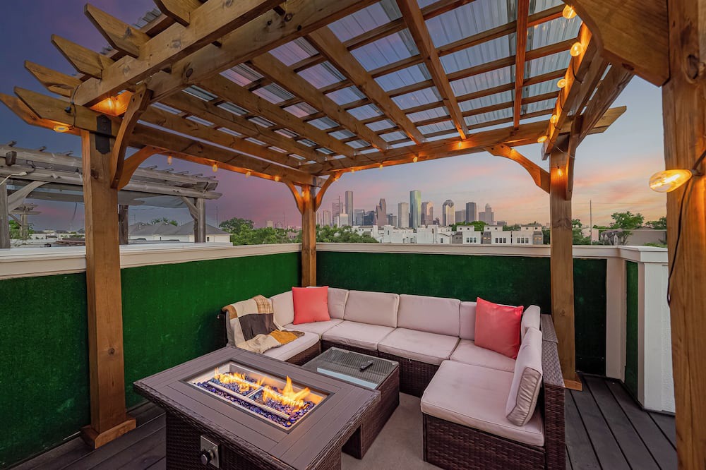 Washington Ave./ Memorial Park House | Luxury Downtown 3BR Gem W/Skyline View - Lower Heights