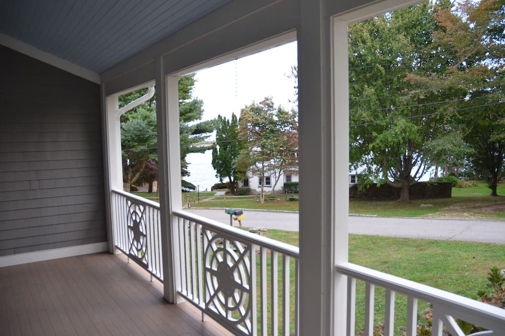 Shelter Harbor House | Water Views Galore! Shelter Harbor Spacious 5-bdrm house - Private Beach - AC