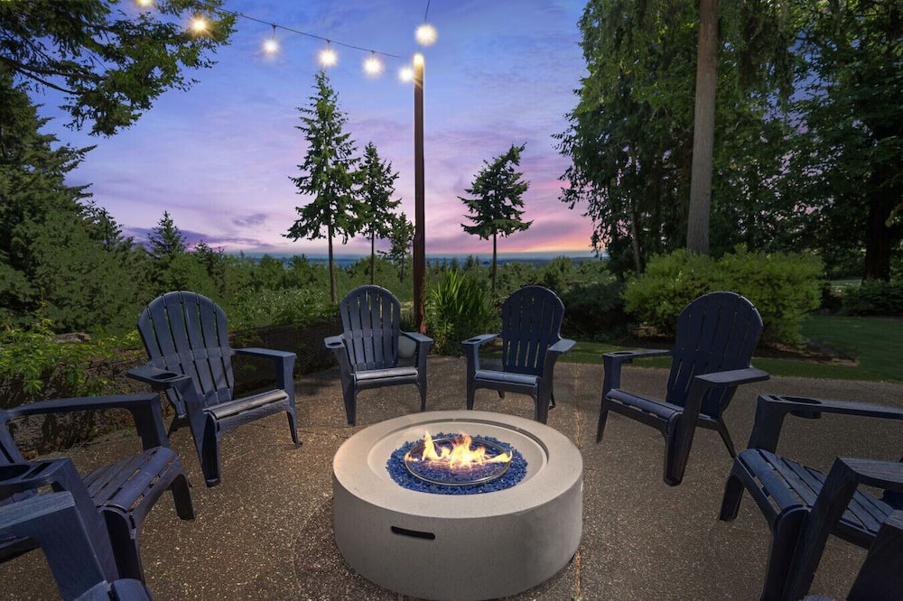 Poulsbo House | Evergreen View Retreat Sleeping up to 16