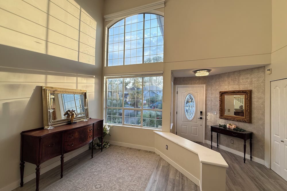 Richmond House | Beautiful House with Double Height Ceiling in a Quiet Area