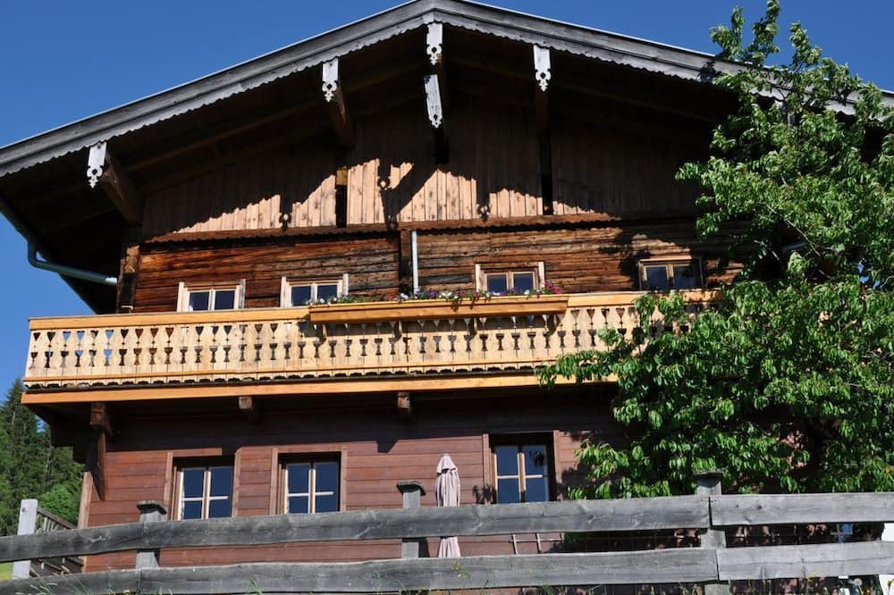 Wagrain Cabin | Vacation home "Weitblick" - for 8-15 pers./5 bedrooms - THE "ZwisleggGut"