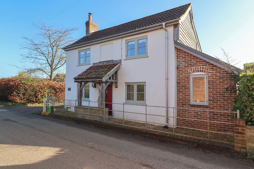 Ilton Cottage | CURLEW COTTAGE, with open fire in Taunton