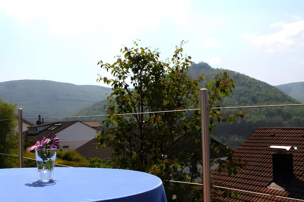 Bad Urach Apartment | Apartment 'Fewo2' with Mountain View, Private Terrace and Wi-Fi