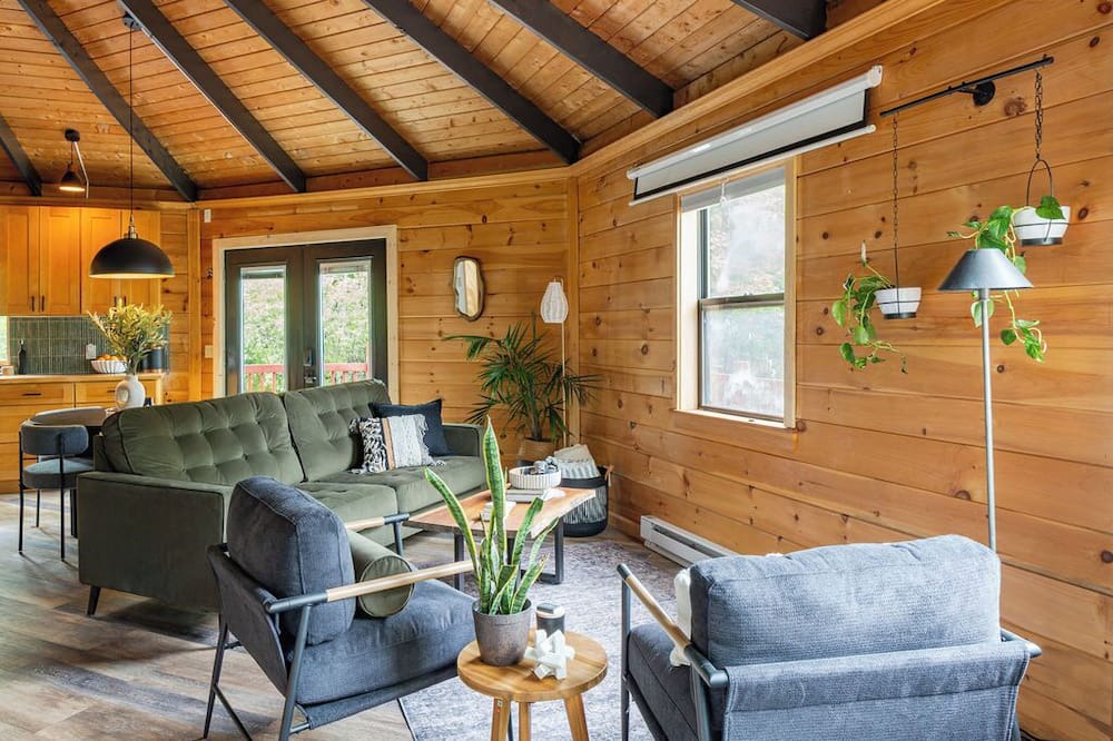 Elka Park Cottage | The Lily Pad – Cozy roundhouse nestled in the heart of the Catskill Mountains