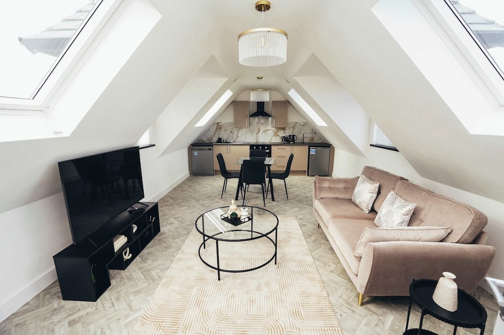 Barrow-on-Trent Apartment | Hen & Chickens Luxury Apt Free Parking | By DerBnB