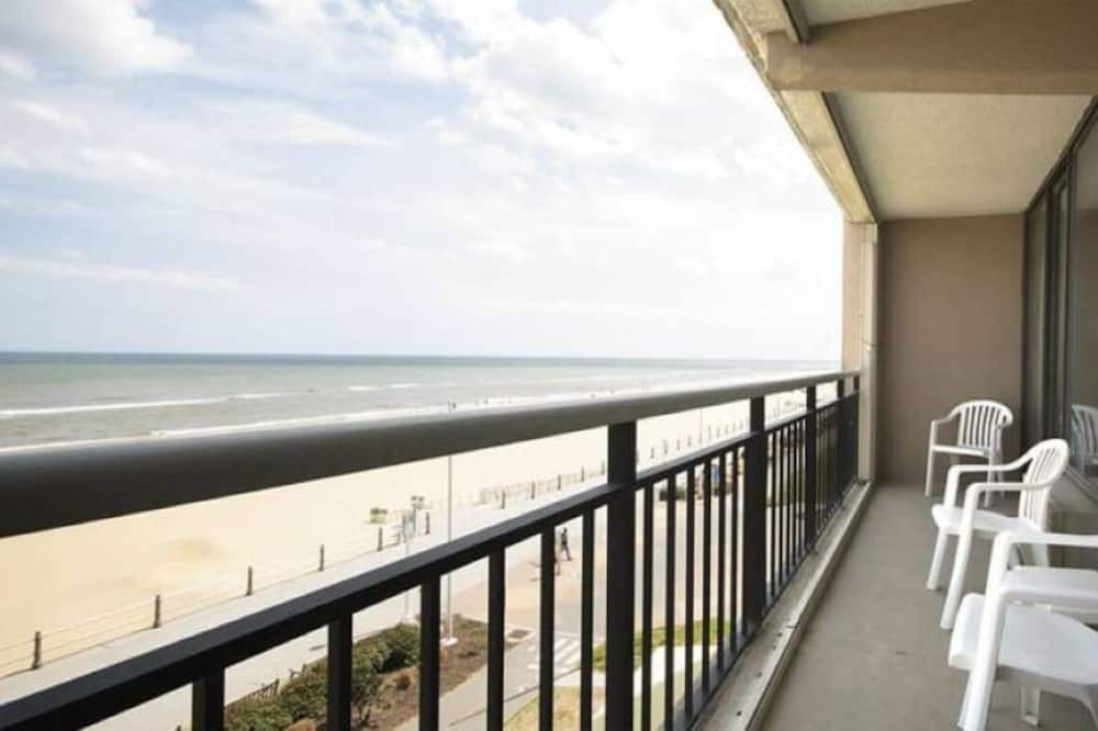 Northeast Virginia Beach Resort | Four Sails Resort Oceanfront condo with 2 Oceanfront Balconies