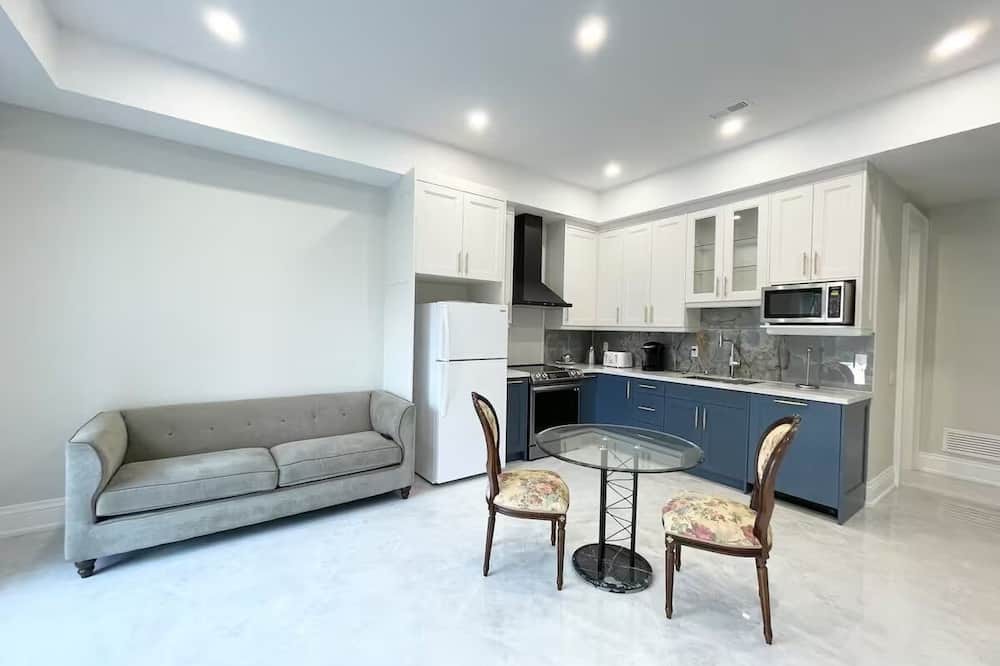 Thornhill House | Luxury Suite in New Custom Home
