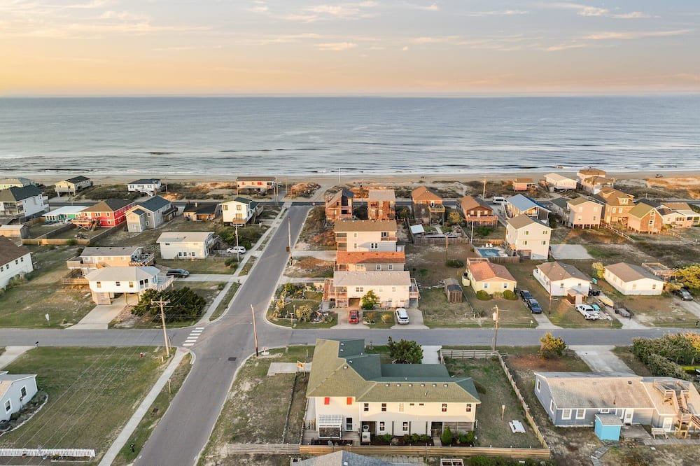Colington Cottage | Counting Pelicans + Ocean View + Pelican Hunt in Kill Devil Hills, NC