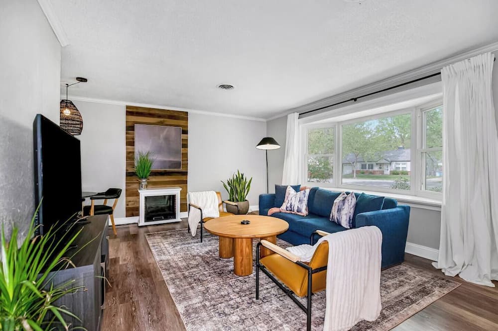 Prairie Village House | Feel at home in this charming house on a quiet street