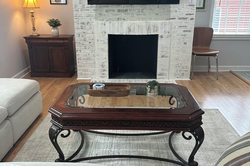 Durham House | Spacious 4-bedroom House Steps from Downtown Durham with AC, WiFi