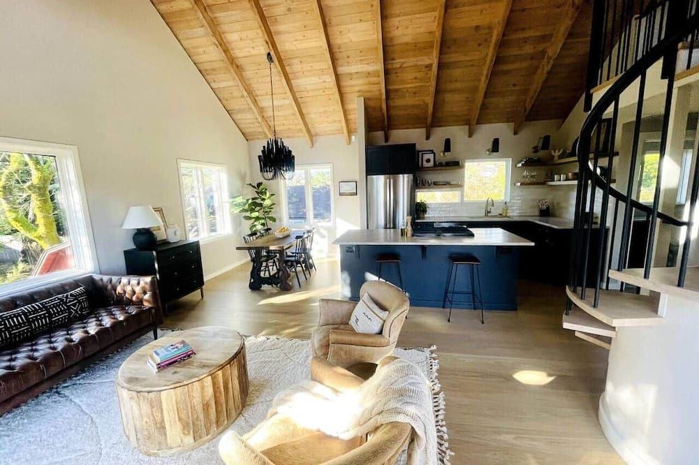 Sebastopol House | Luxe Guest Home Walk to Downtown Sebastopol