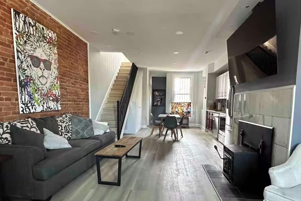 Northeast House | Luxurious Capitol Hill Home - 2BR/2.5B