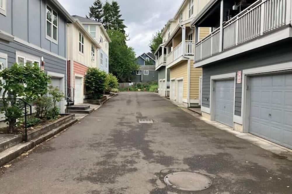 Hazelwood Apartment | Cute Studio Apartment SE Portland