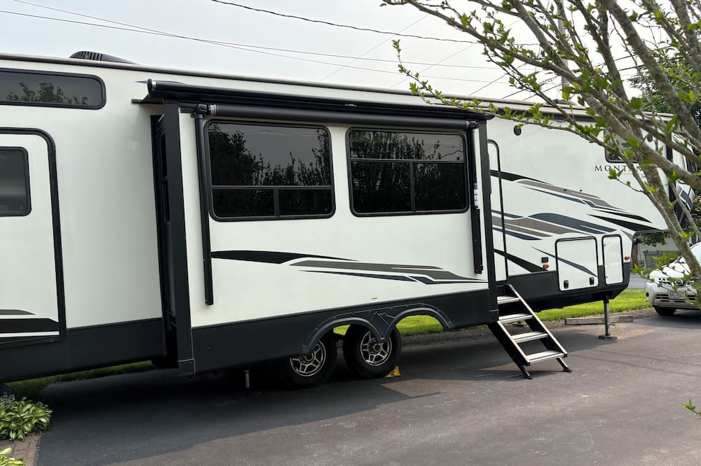 Canandaigua House | Canandaigua Lake access via 3 private beaches and park - RV with AC, hot tub