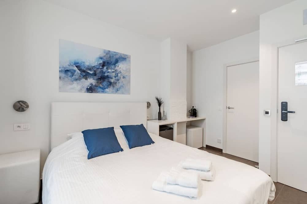 Kristus-Koning Apartment | Elegant room with private bathroom near city center