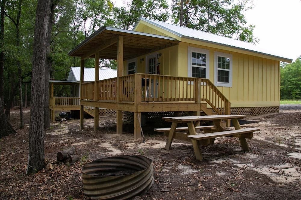 Andalusia Cabin | Comfy cabin located in Andalusia, AL