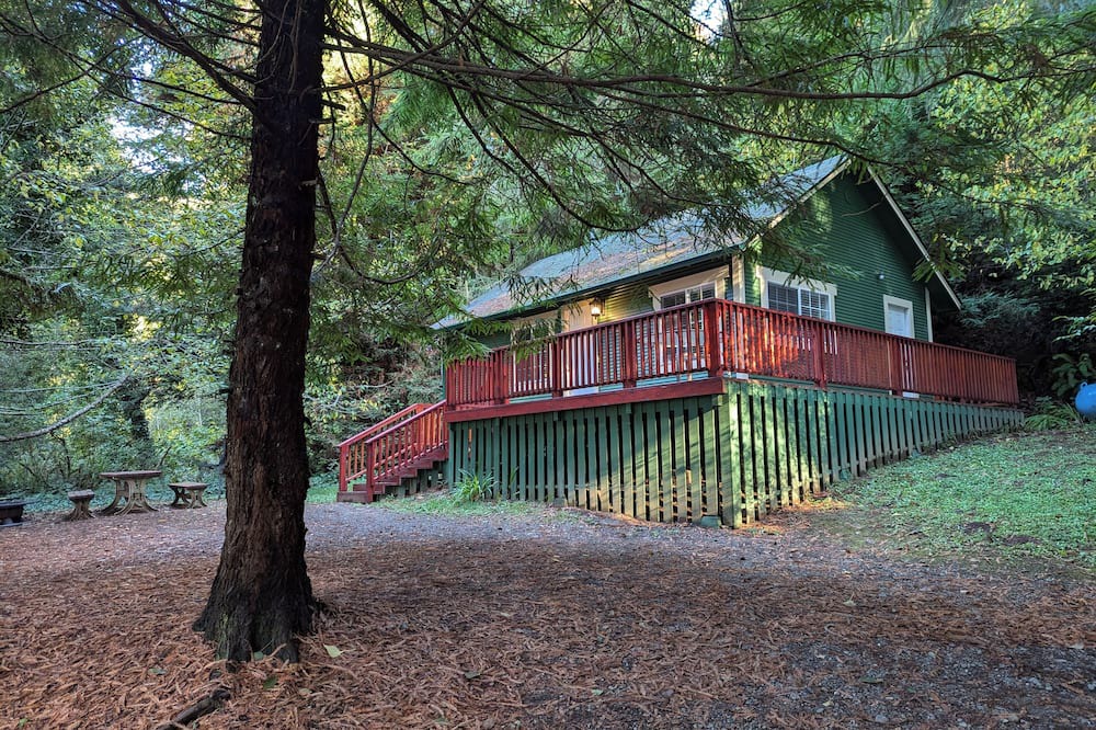 Klamath Cabin | Perfect home base for all things "Redwoods"! Space to park boat. Dog friendly.