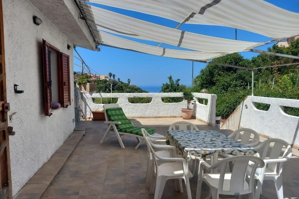 Magomadas Apartment | Bosa Apartment large terrace with a view