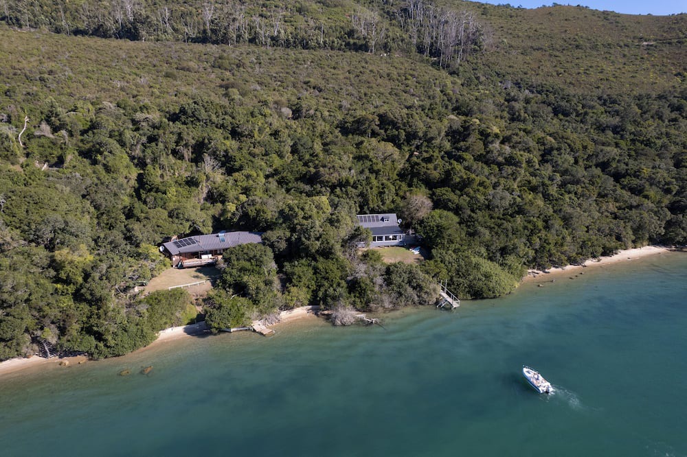 Brenton-on-Sea House | Lagoon-Front 8-Sleeper Off-Grid Escape Holiday Home + Boat Mooring