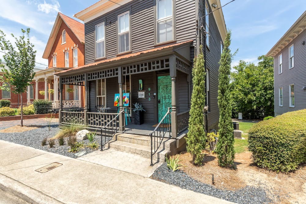 Macon Apartment | Loft Atelier: downtown luxury + easy parking