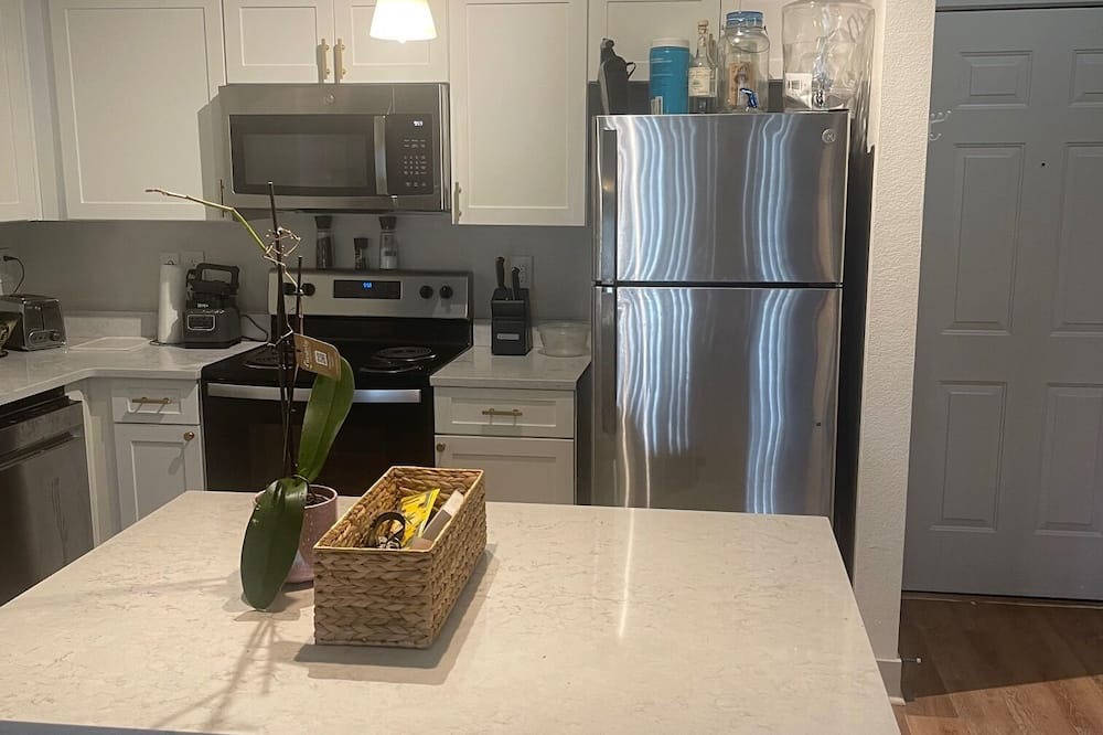 Aurora Apartment | Charming 1-bedroom apartment in brilliant Aurora with AC, fitness room, WiFi.