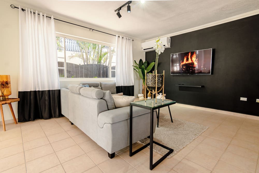 Bubali House | Spectacular 8 br Villa with Pool & Garden Close to Super Food.