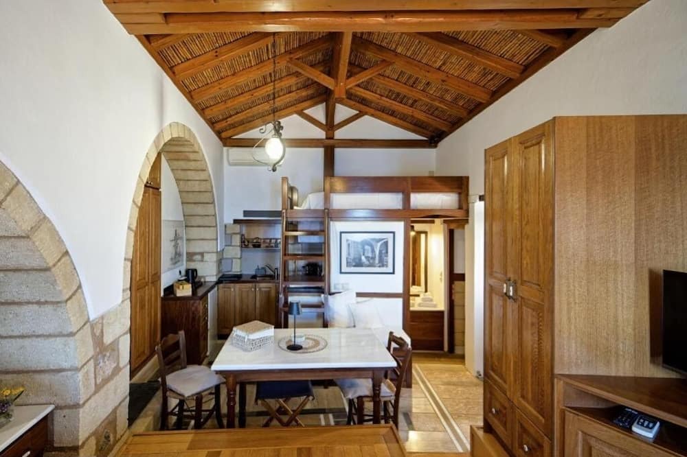 Monemvasia Apartment | Charming Stay with Stunning Views -PETRA– MonoLithos Inn