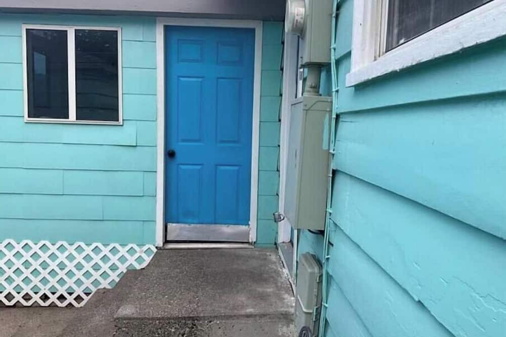 Lewiston House | Smurf Village-1 King, 1 Queen, 2 twins, 1 sofa bed