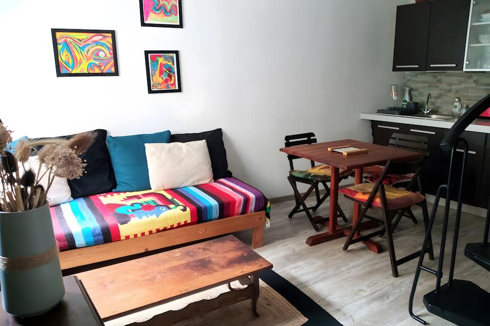 Saint-Savinien Apartment | Apartment 'Cosy' with Wi-Fi and Air Conditioning