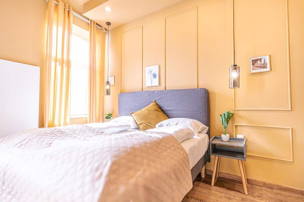 Funfhaus Apartment | Group-Friendly 4BR | Close to Westbahnhof