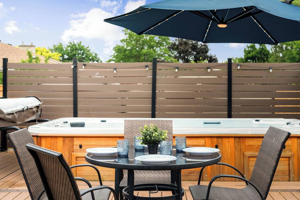 Niagara Falls House | Full Home in Niagara · Exclusive Spa Retreat