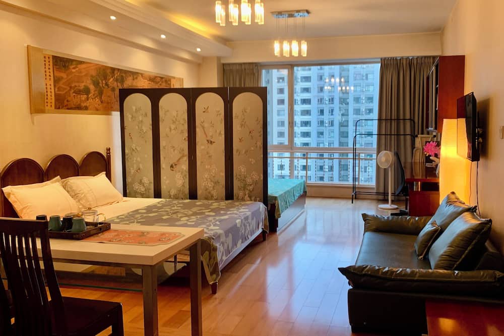 Beijing Central Business District Apartment | Beijing CBD area luxurious four-person room with two queen-size beds