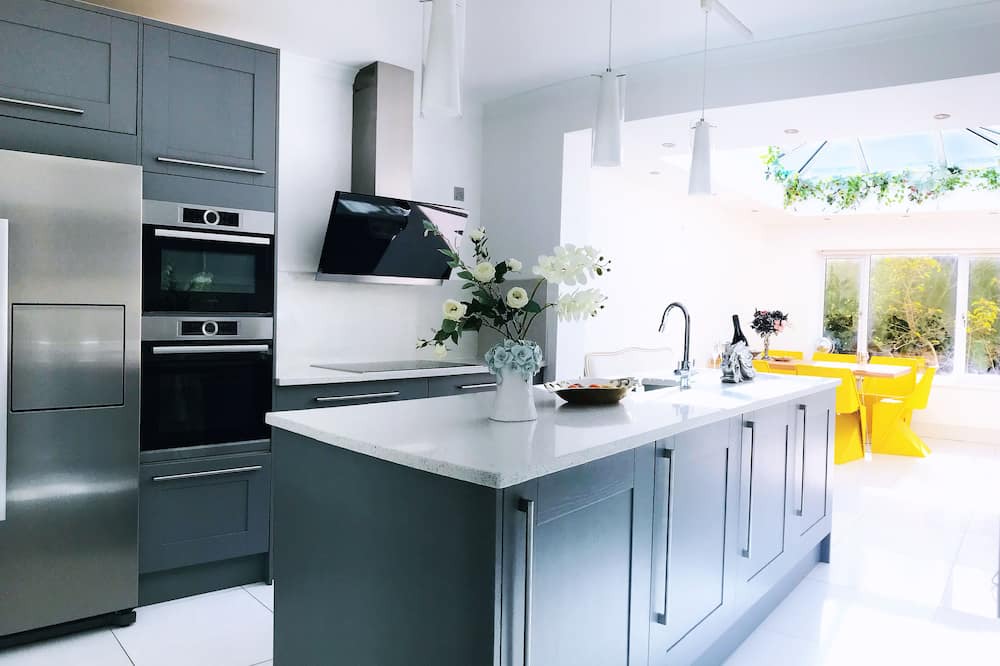 Whitton House | A room in a beautiful house 0.8M from Twickenham stadium easy transportation