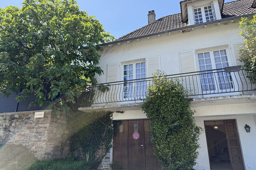 Payzac House | Spacious family house in the heart of Payzac with private garden, up to 10 people, pets allowed