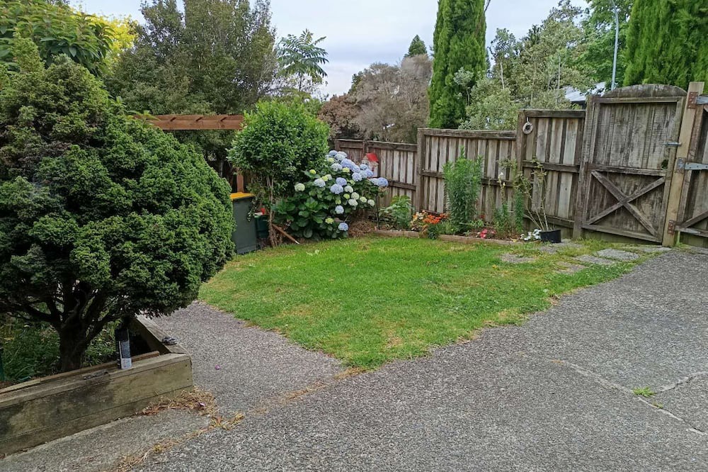 Glenfield House | Cosy and Budget room in a vintage house located at Northshore, Auckland