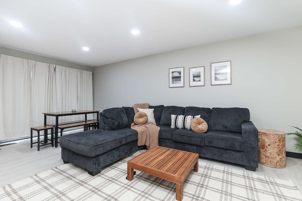 Wichita House | Dazzling East Side 3BR 2 BA Coffee/WFI/SMRT TV